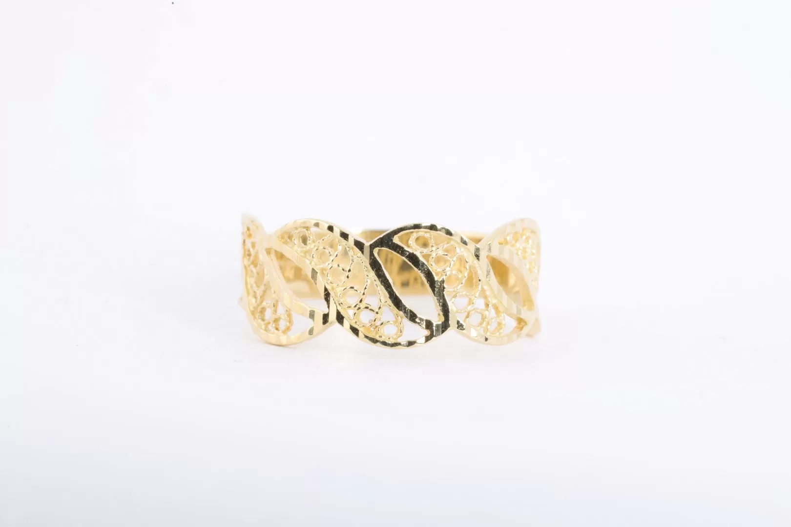 18k Yellow Gold Openwork Twist Design Ring Size 6.5 (2.07g.)