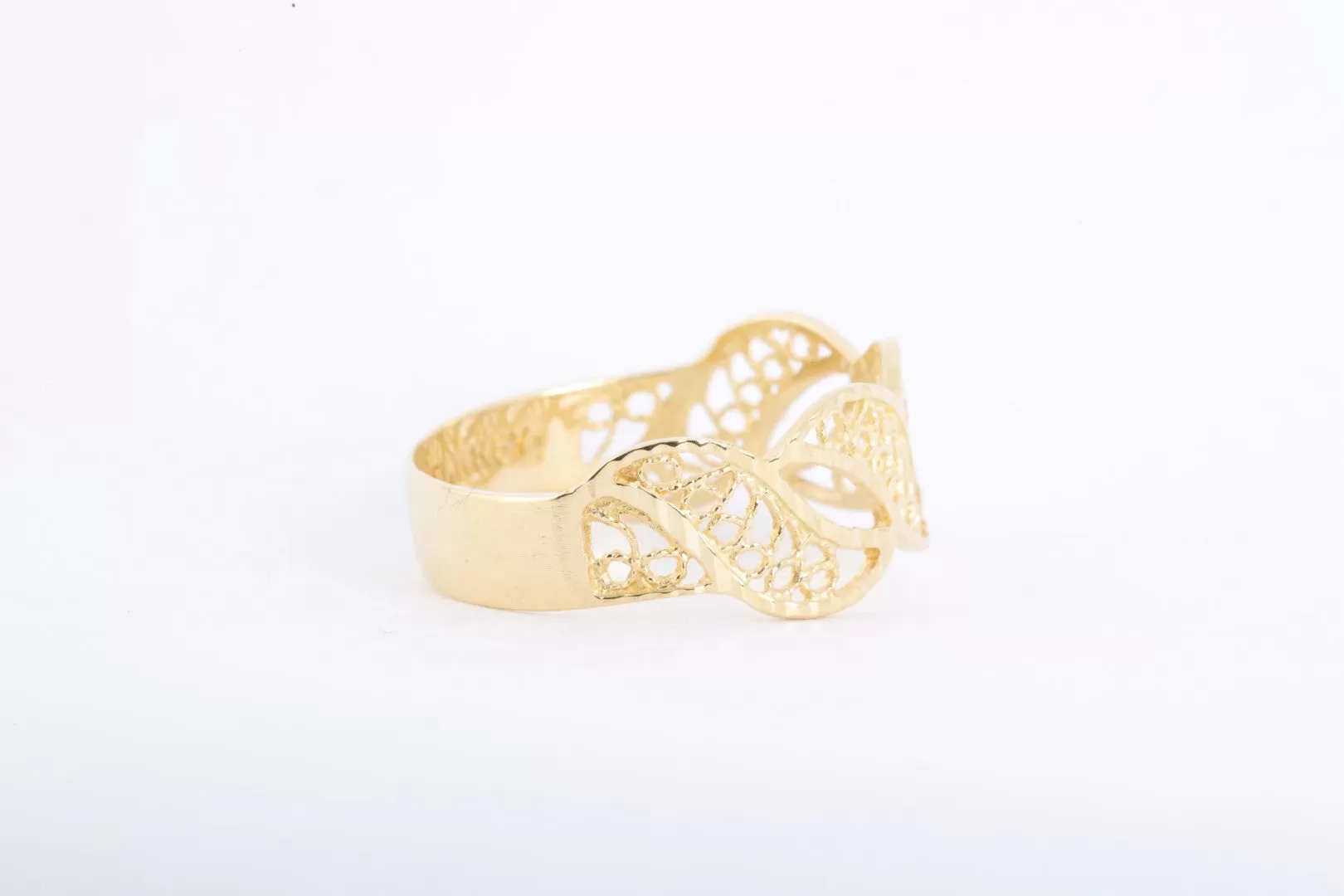 18k Yellow Gold Openwork Twist Design Ring Size 6.5 (2.07g.)