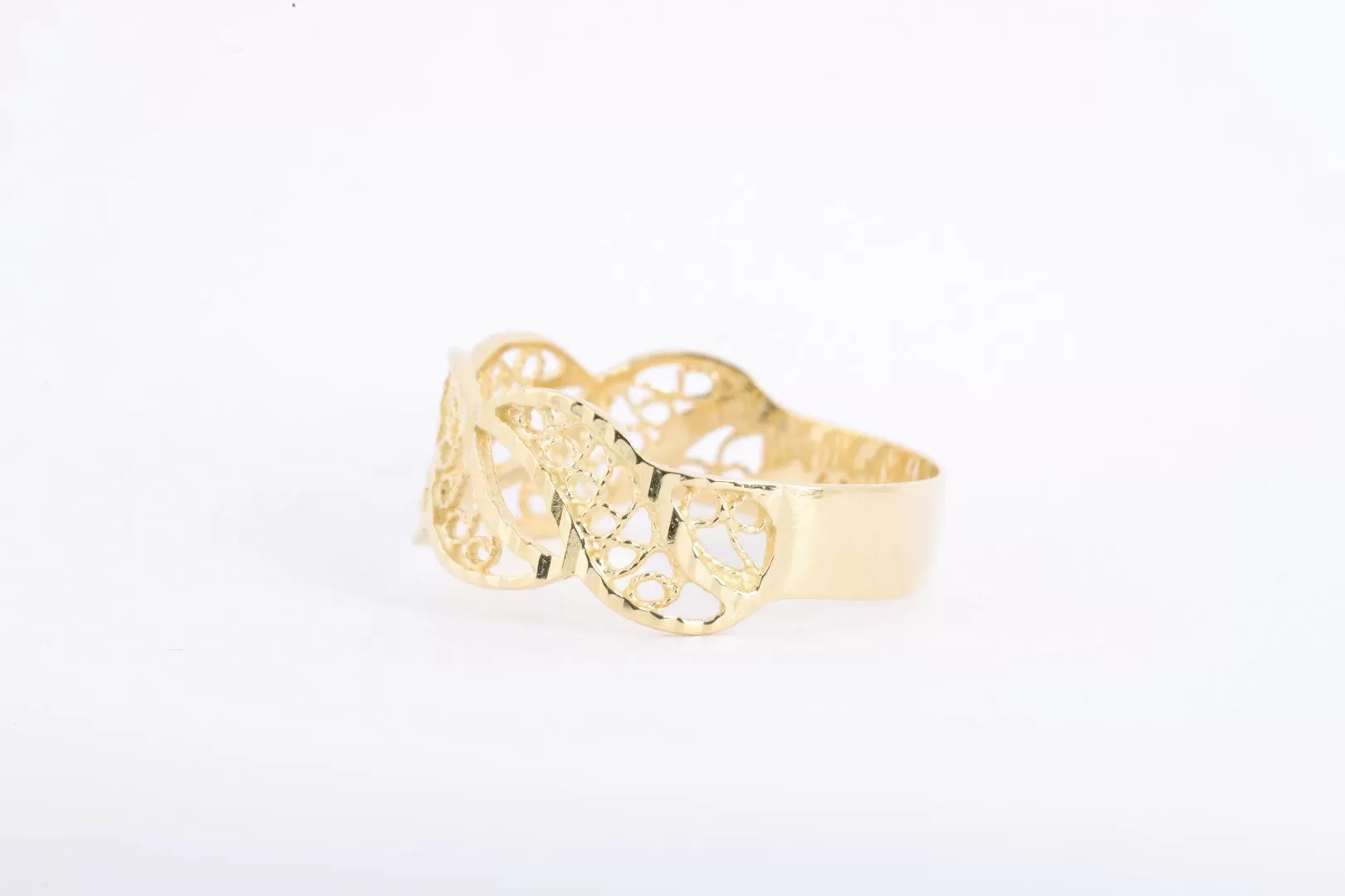 18k Yellow Gold Openwork Twist Design Ring Size 6.5 (2.07g.)