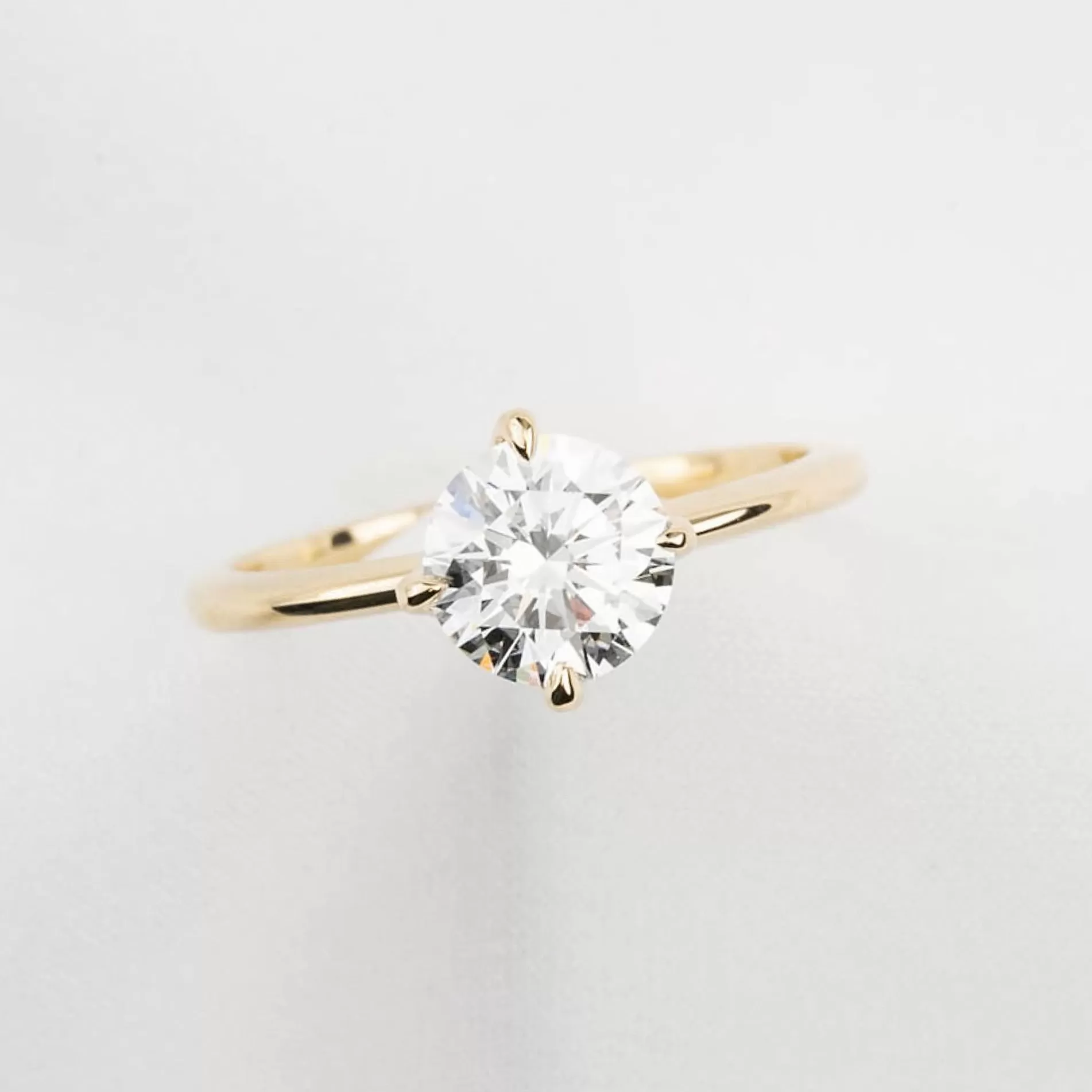 Alice Ring, Round Brilliant-Cut Diamond