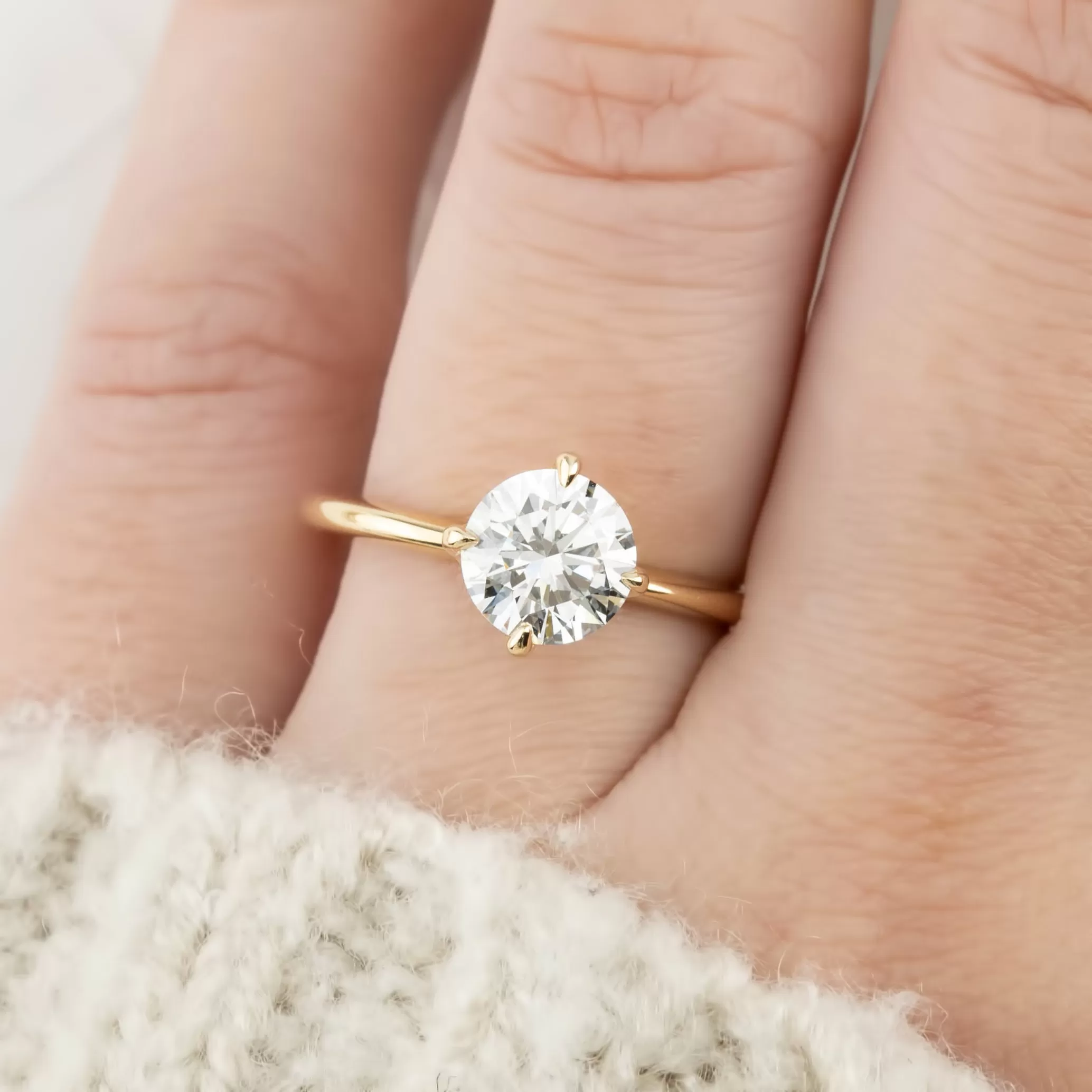 Alice Ring, Round Brilliant-Cut Diamond