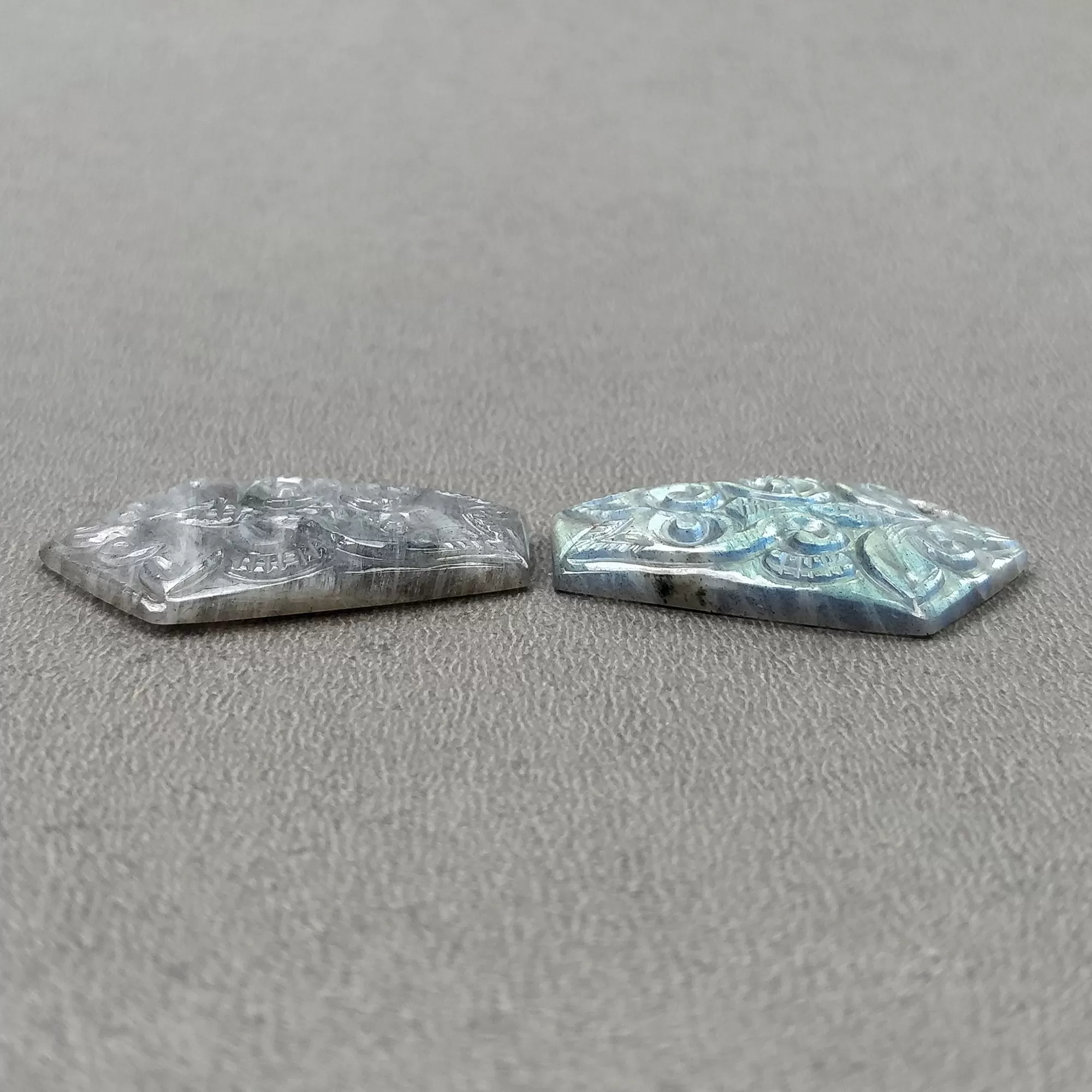 LABRADORITE Gemstone Carving : 39.00cts Natural Untreated Unheated Labradorite Gemstone Uneven Shape Hand Carved 32*22mm Pair (With Video)